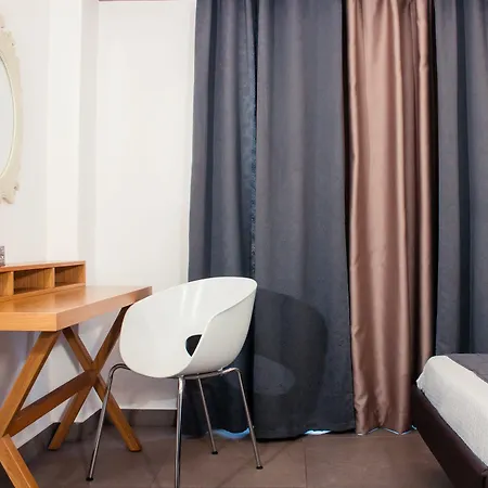 Malibu Boutique & 4*