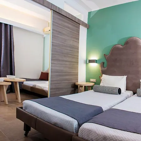 Malibu Boutique & 4*