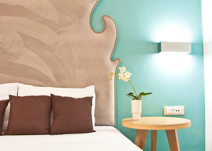 Malibu Boutique & فاليراكي