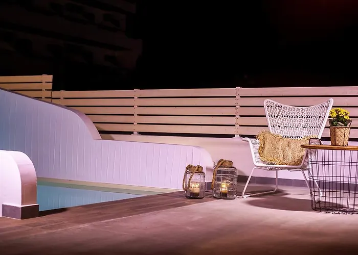 Malibu Boutique & شقة فندقية فاليراكي