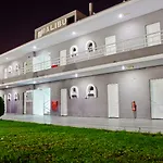 Malibu Boutique & מלון דירות פליראקי