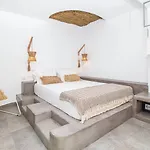 Malibu Boutique & 4*