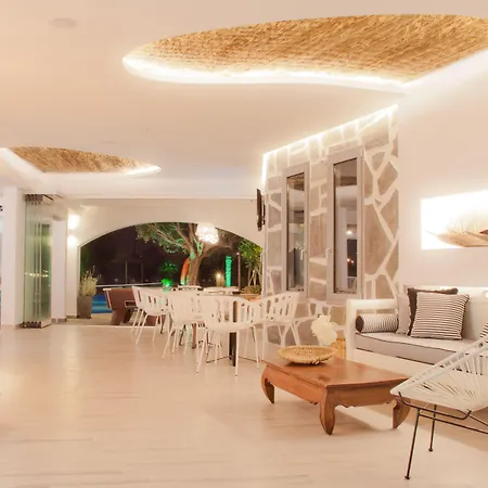 Malibu Studios & Bungalows Aparthotel 4*