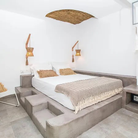 Malibu Boutique & 4*