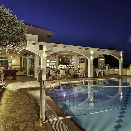 Malibu Studios & Bungalows 4*