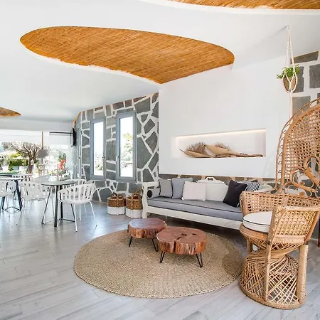 Malibu Studios & Bungalows
