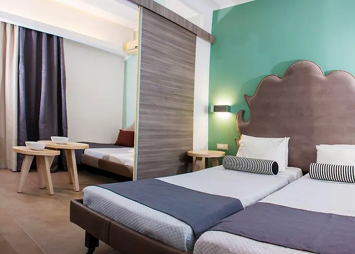 Malibu Boutique & 4*