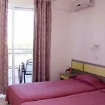 Malibu Boutique & 4*