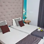 Malibu Boutique & شقة فندقية فاليراكي