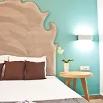 Malibu Boutique & فاليراكي