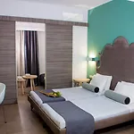 Malibu Boutique & فاليراكي