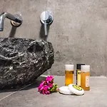 Malibu Boutique & 4* فاليراكي