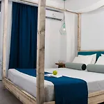 Malibu Boutique & شقة فندقية فاليراكي