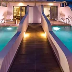 Malibu Boutique & شقة فندقية فاليراكي