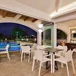 شقة فندقية Malibu Boutique & 4*