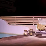 Malibu Boutique & 4*