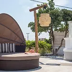 Malibu Boutique & شقة فندقية فاليراكي