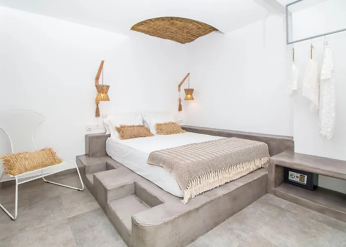 Malibu Boutique & 4*